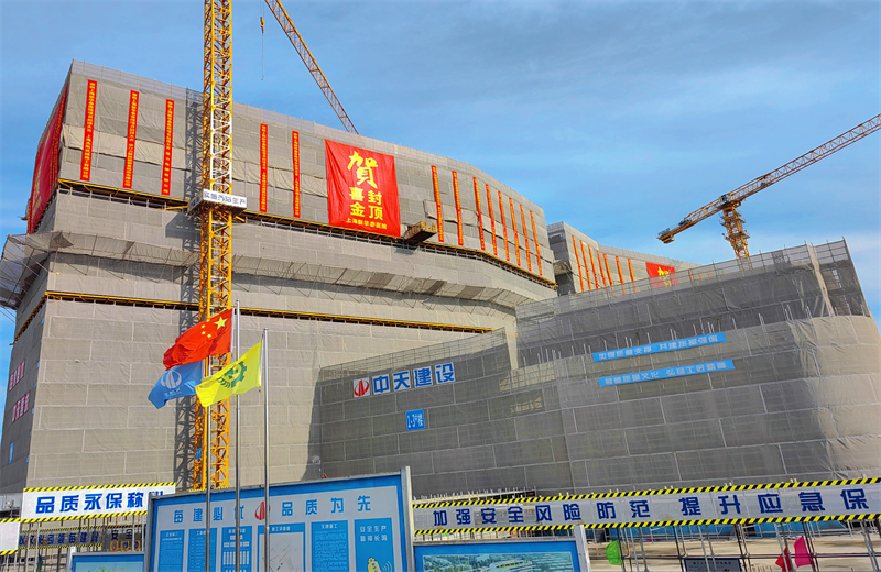 2024年10月30日，太阳集团tcy8722三建上海新华泰医院项目主体封顶。